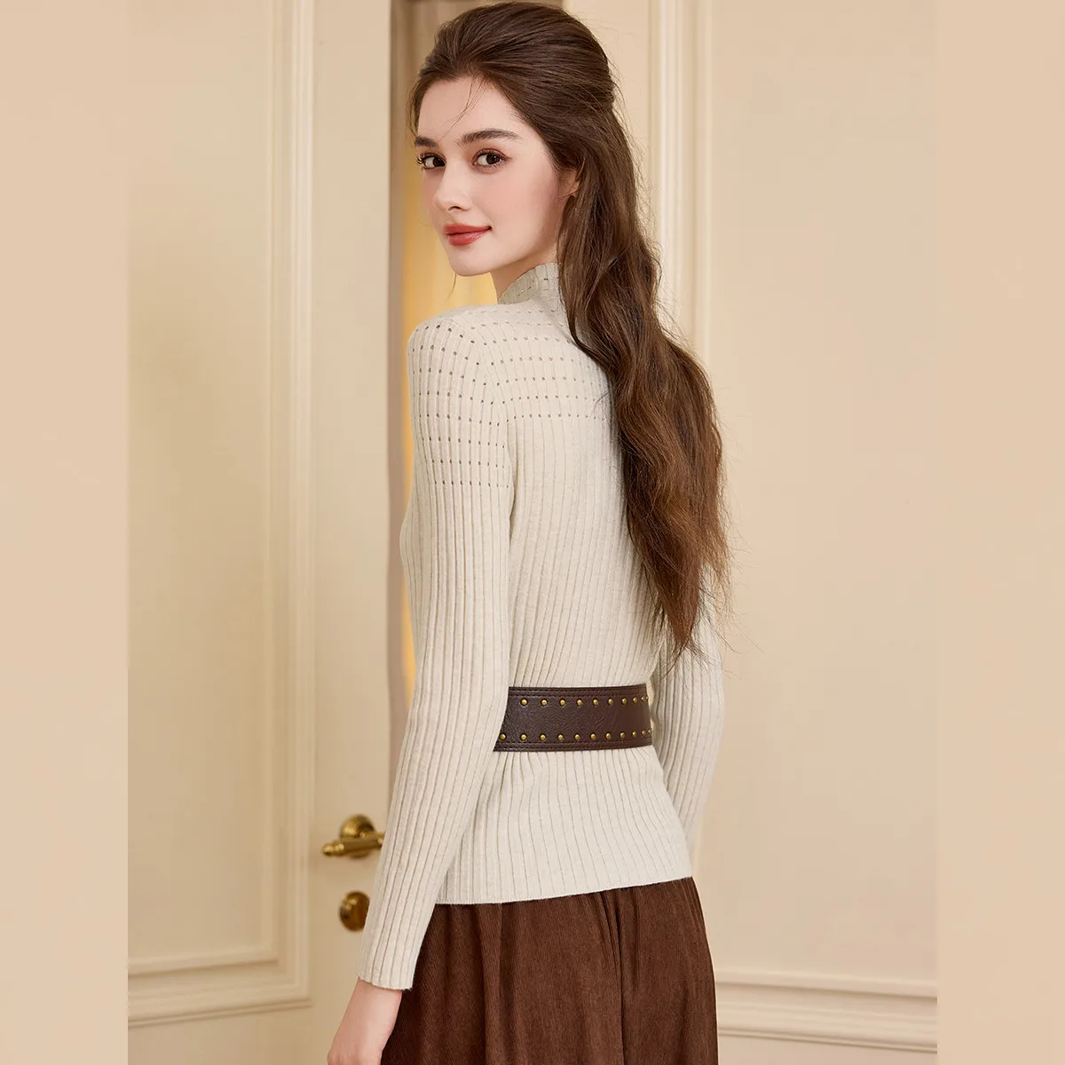 LOUIS-YAO シマーアクセント モックネック レディースセーター 2025 冬 プルオーバー ソフトシック スリムフィット 長袖 ニットセーター