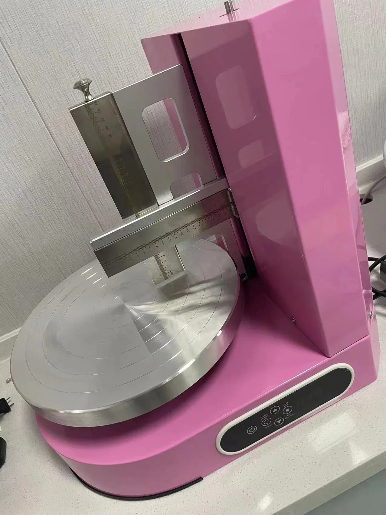 Automatic Wedding Cake Icing Making Machine Birthday Cake Cream Coating Machine