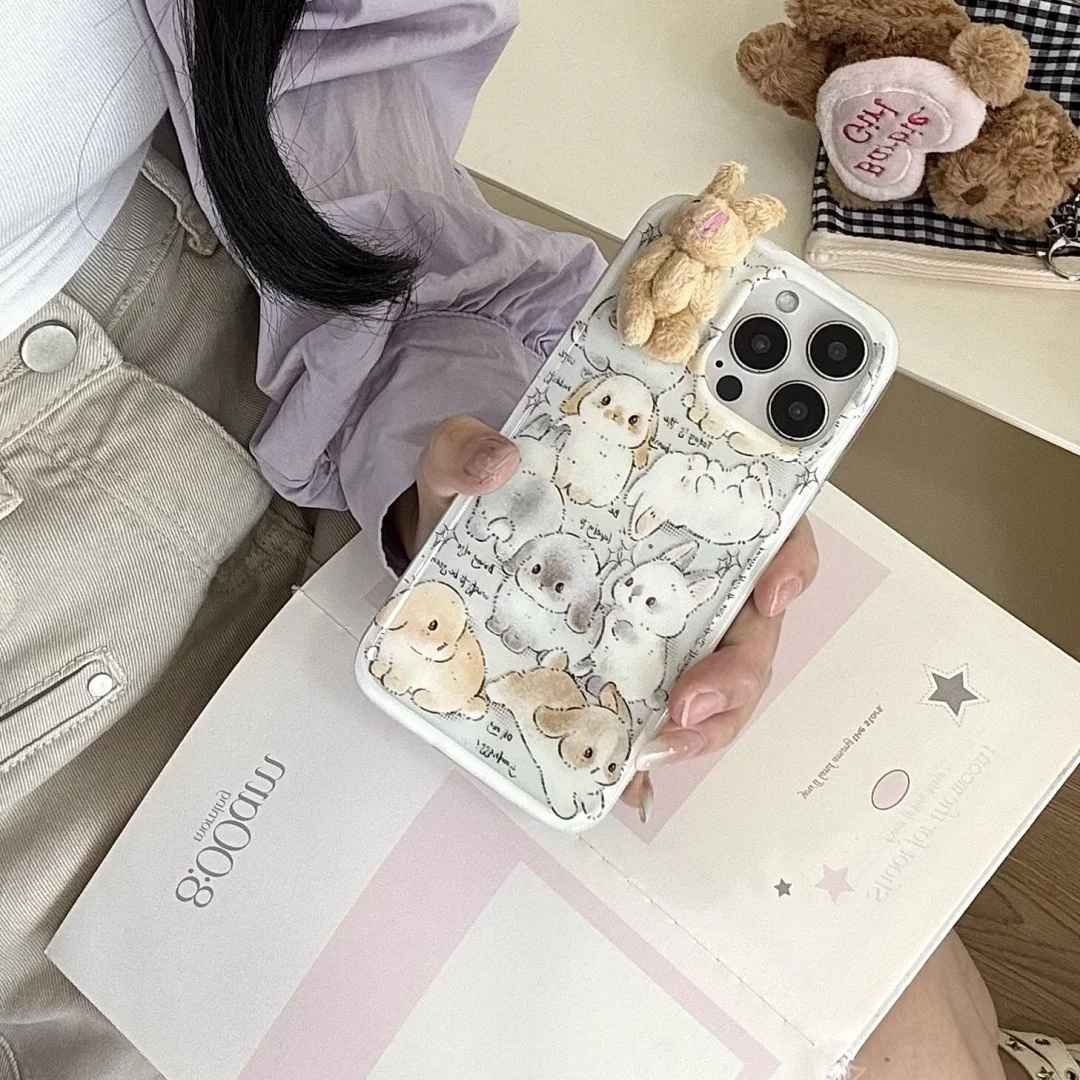 水墨画風のかわいい3DミニぬいぐるみうさぎのiPhoneケース（iPhone 14、15、16 Pro Max、16 Pro対応） ﻿