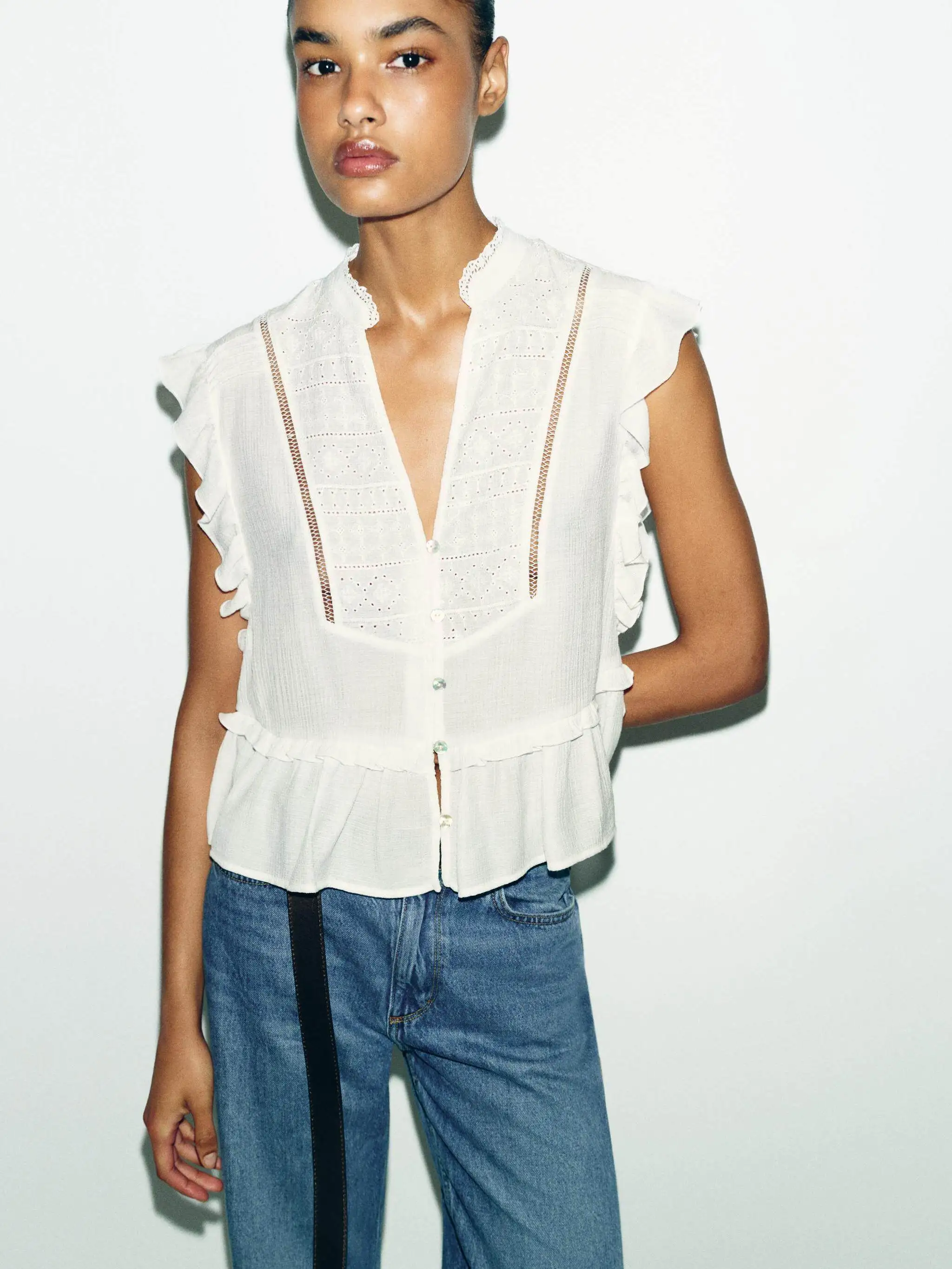 

New Summer Women's Fashion Embroidered Sleeveless round Neck Multi-layered Top Chinese Style round Neckline Ethnic Wear