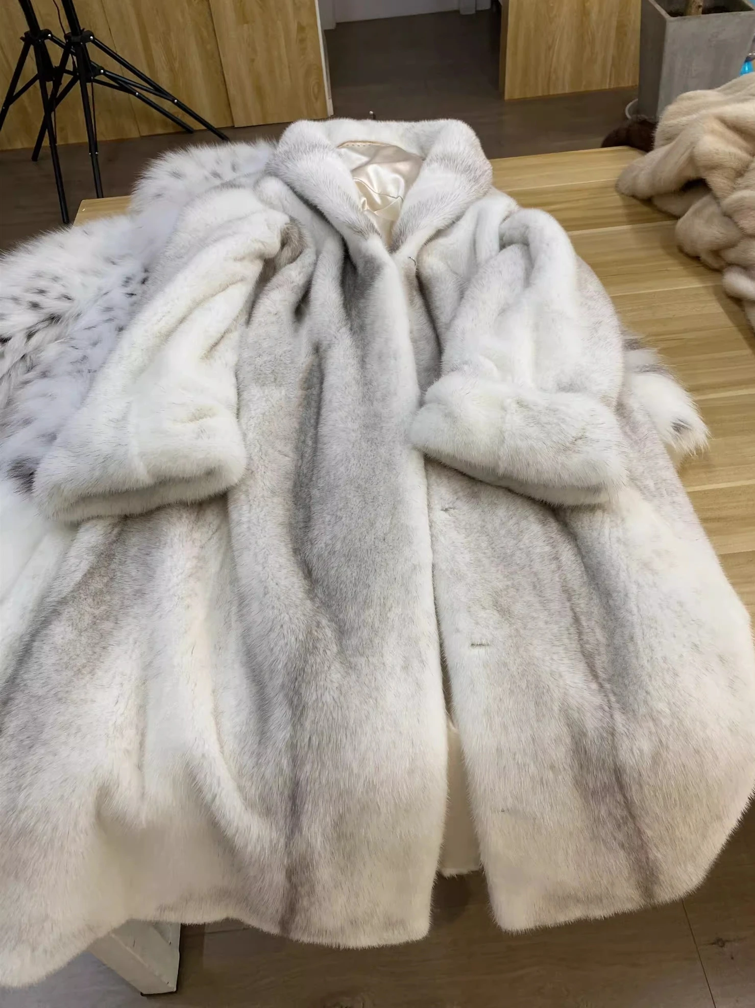 Ladies Eco-friendly Mink Coats Women\'s 2024 Winter New Cross Mink Warm Whole Mink High-end Long Fur Jacket Feminine Faux Fur