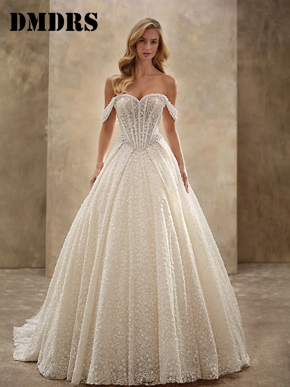 

Charming Off-Shoulder Wedding Dresses Charming Short-Sleeve Bridal Gowns Luxury A-Line Tulle Floor-Length Wedding Gowns Vestidos