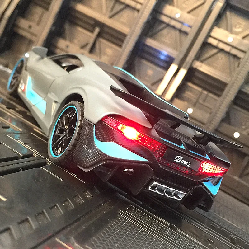 

Масштабная модель автомобиля Bugatti Divo из металлического сплава 1:32, игрушечная машинка для мальчиков, детский подарок на Рождество, модный сувенир, коллекционный предмет