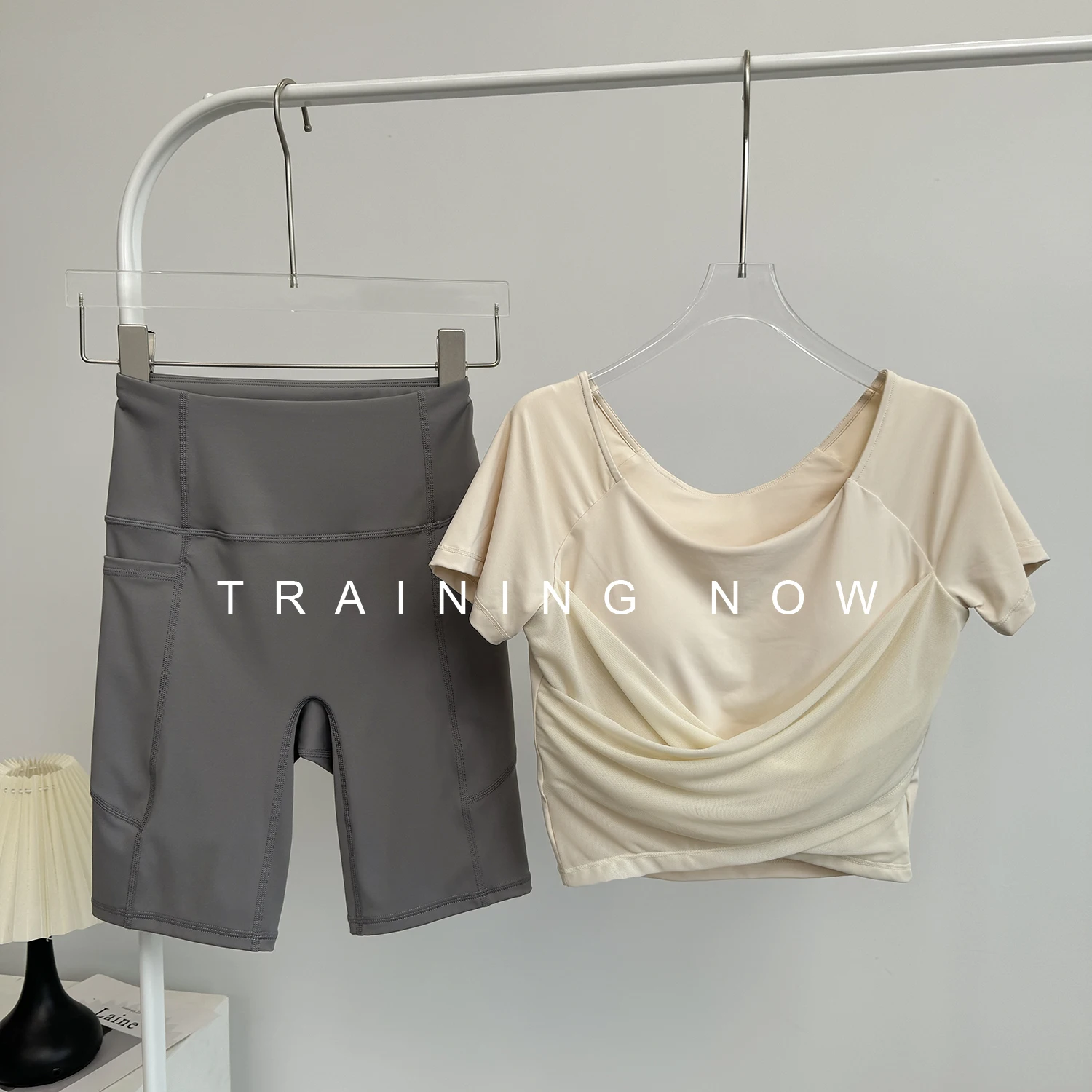 

Yoga suit for women in summer high-end running and fitness quick-drying shorts shorts 2025 new fashionable sportswear