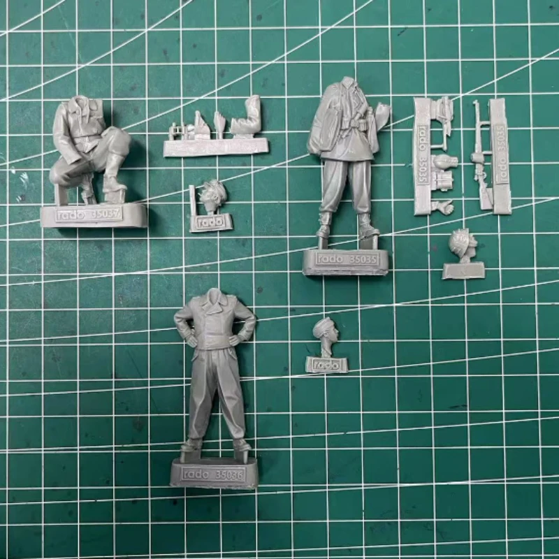 1/35 Scale Resin Figures Model Building Kits Historical Military Hobby Miniature Tank Crew 3 Persons Unassambled and Unpainted