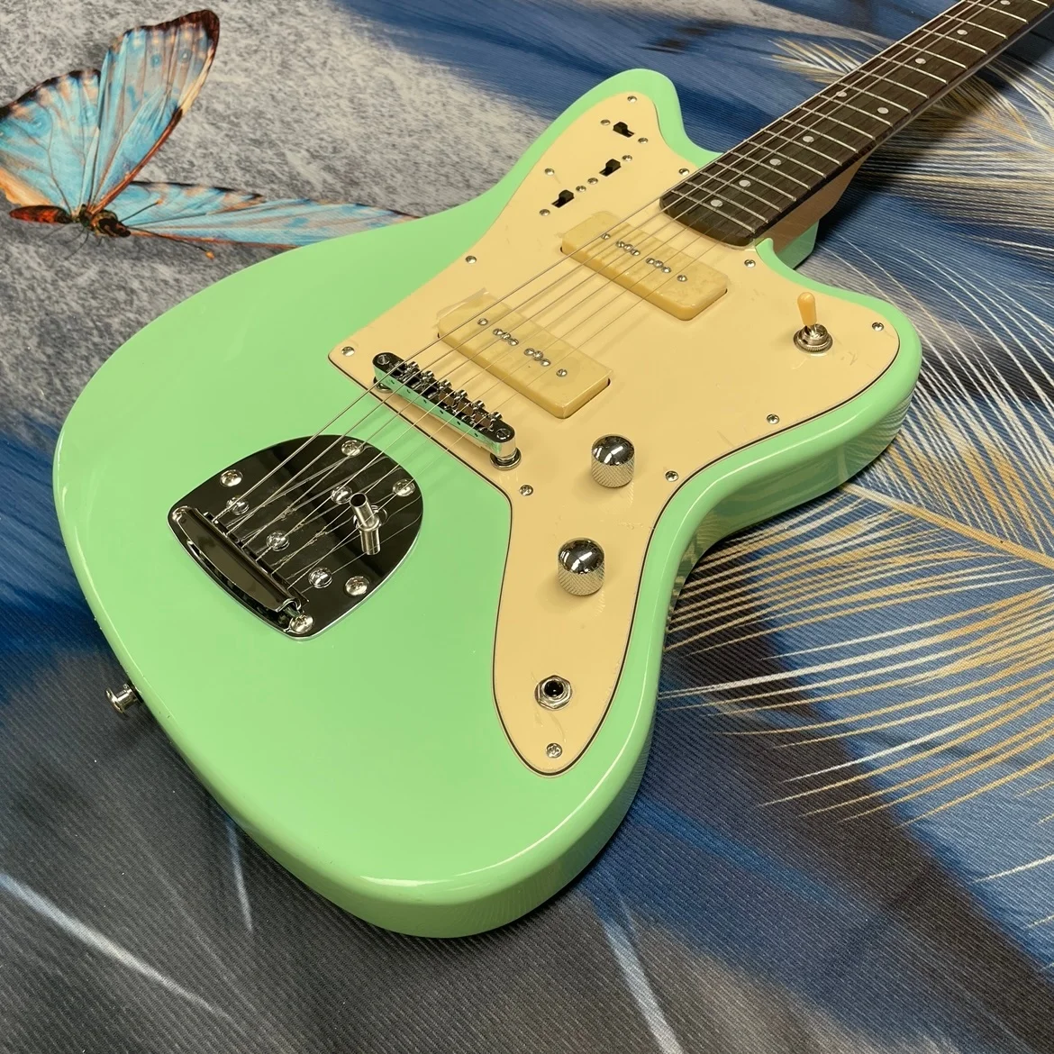 جيتار كهربائي أخضر اللون بستة  - مراجعة Electric Guitar Beginner وسعره
