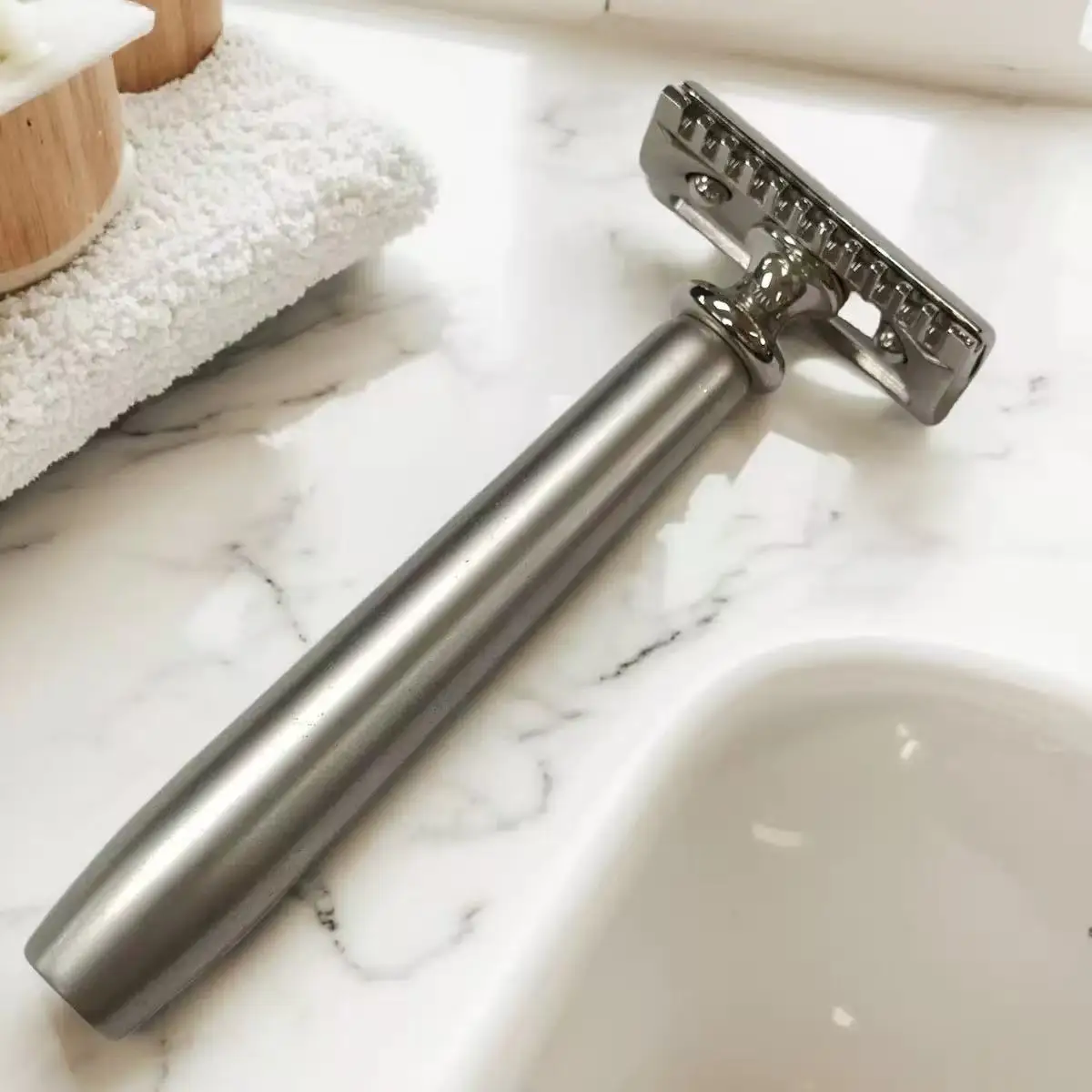 Best-selling men's facial shaving kit with scratch protection gift