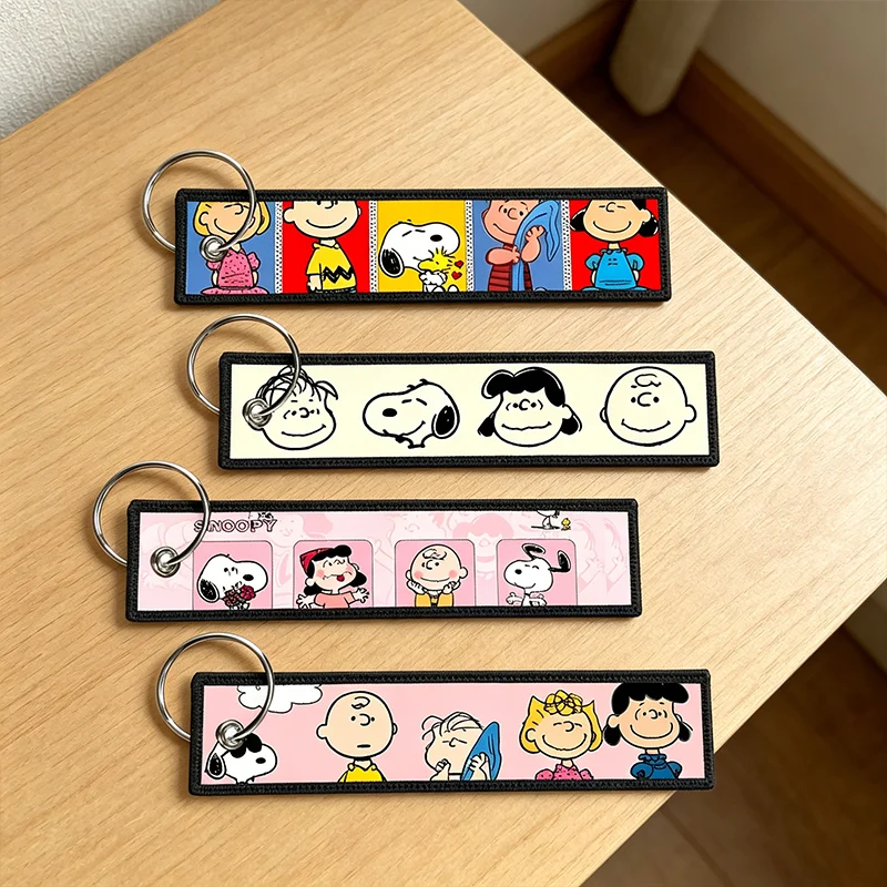Snoopys Bestickte Schlüsselanhänger für Jungen und Mädchen, Modische Schlüsselanhänger, Niedliche Cartoon-Schlüsselanhänger, Kawaii Schlüsselring, Schlüsselhalter für Damen und Herren,