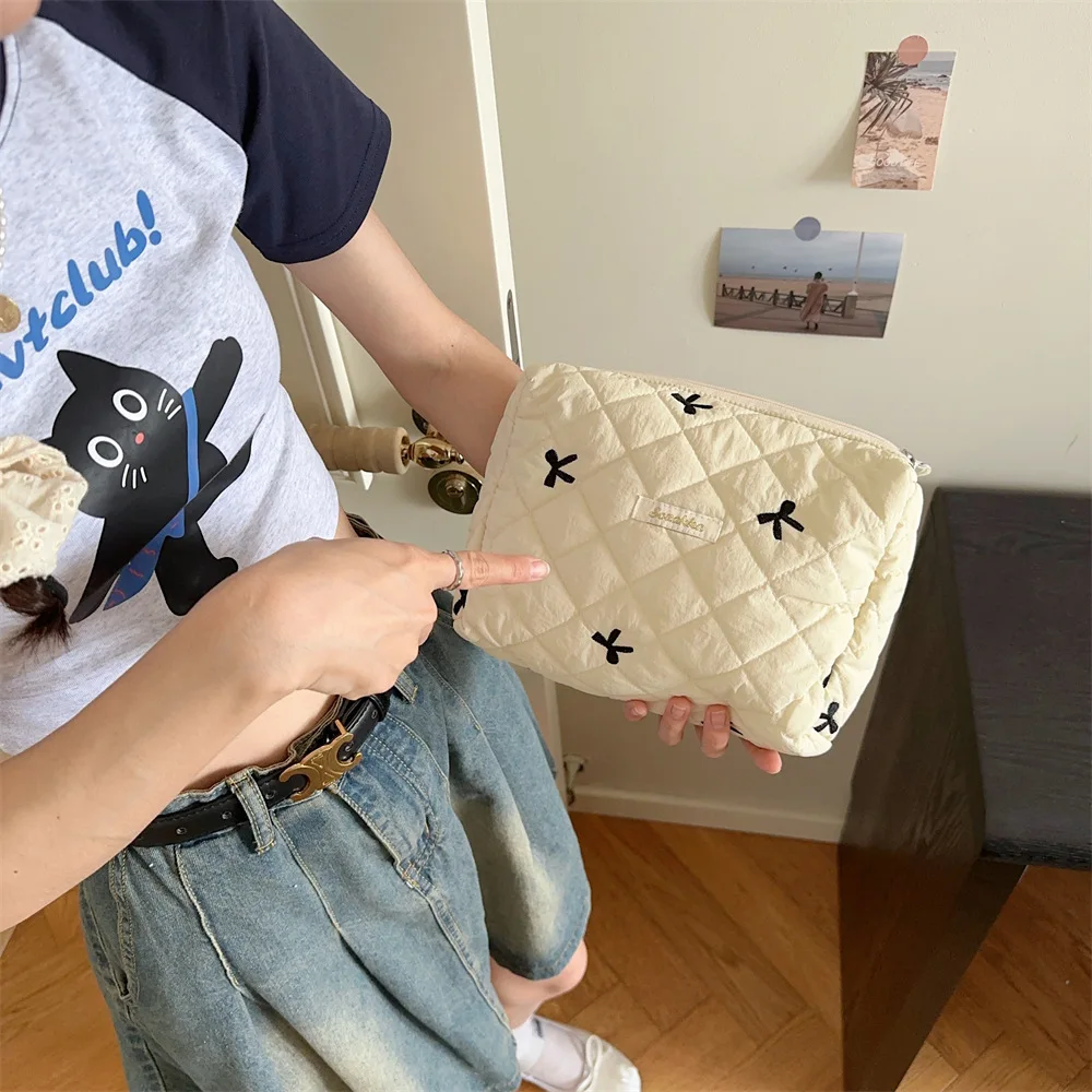 Women\'s Nice Cosmetic Bag Embroidery Bow Makeup Bag Korean Version Large Capacity Toiletry Bag Storage Bag Skincare Travel Bag