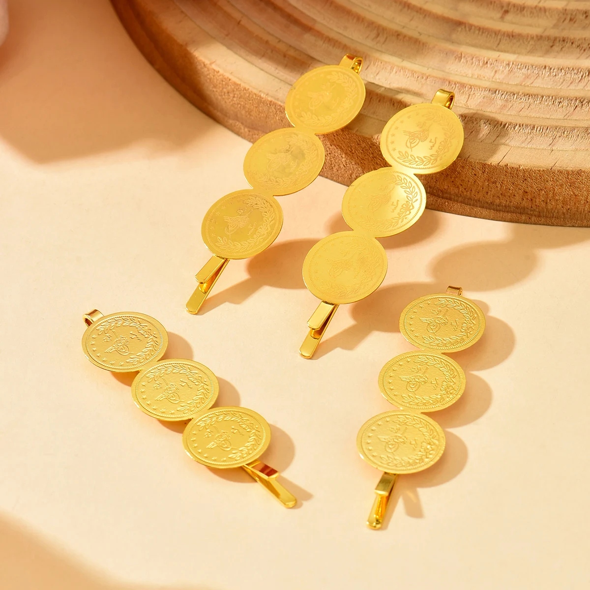 

Fashionable Gold Tone Bride Hair Clip Coin Carved Wedding Party Holiday Gift Women's Hair Accessories