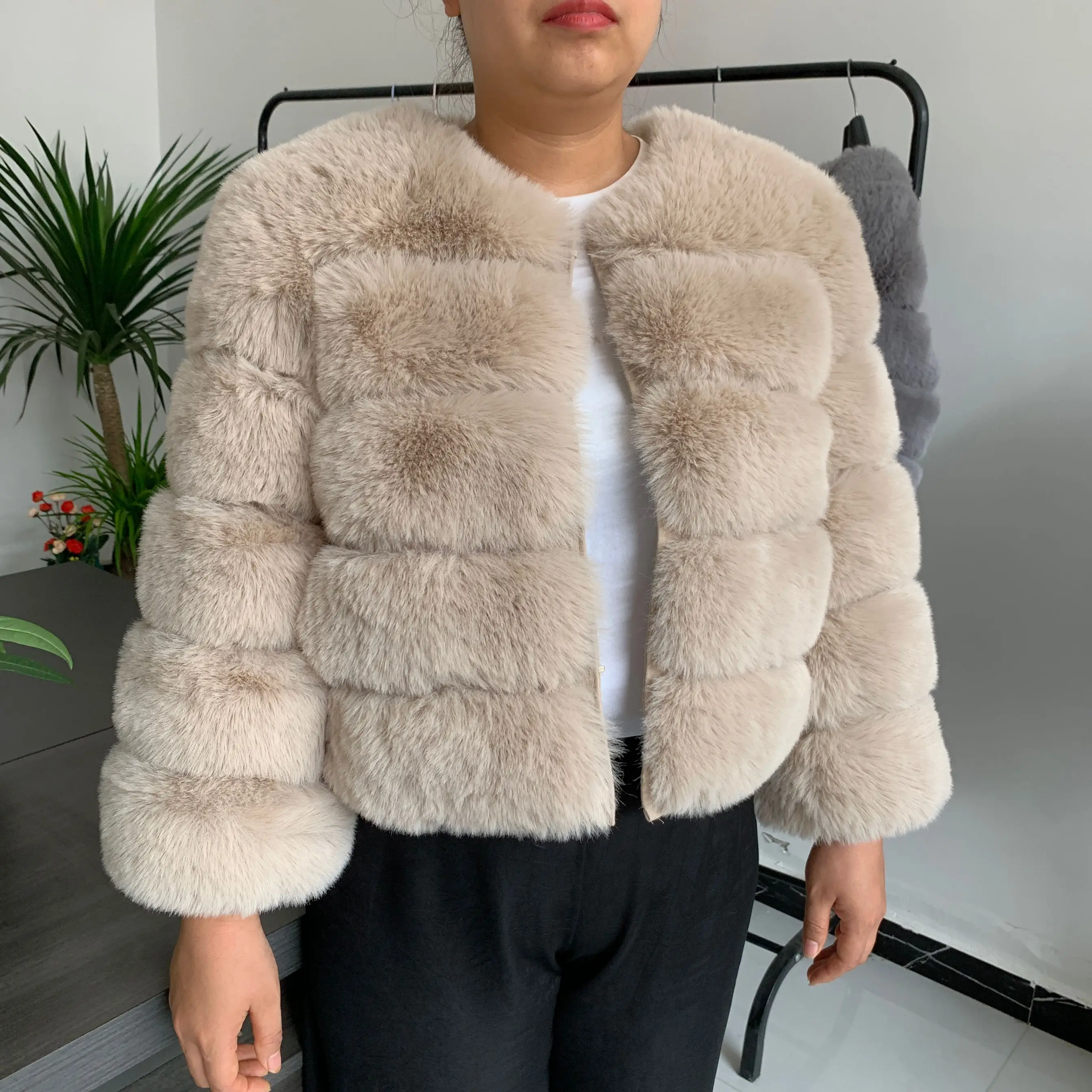Damen Mode Kunstpelzmantel Super Angesagter Herbst Winter Kurzer Kunstfuchspelz Flauschige Jacke Hochwertig 7XL Damen Pelzmäntel – Detail 19