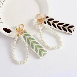 Vintage Artificial Pearl Bracelet Keychain Leaf Ribbon Keyring For Women Cute Bag Trinket Headphone Case Accessories Gift