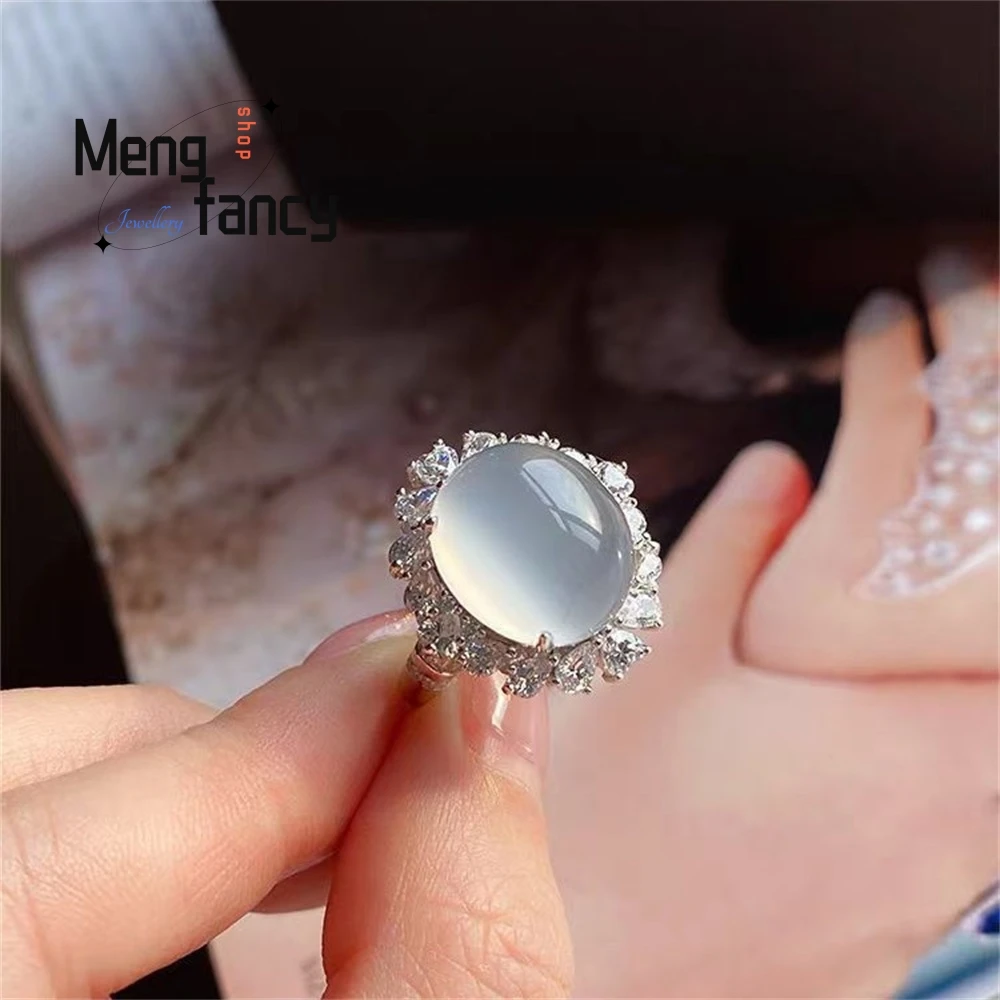 

The Silver-Inlaid High-Ice Chalcedony Ring And The Ice-Bred Pigeon Egg Live Ring Are Fashionable And Elegant Fashion Jewelry