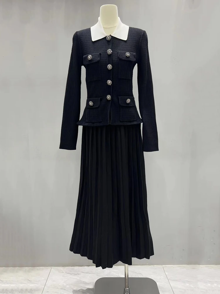 Stylish and chic color-blocked lapel pleated dress, new autumn 2026 style, black faux two-piece knit long dress.