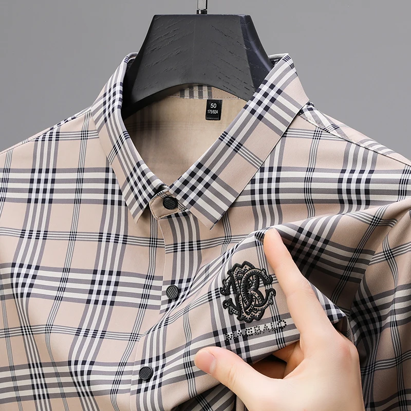 Luxury Brand 2024 Men\'s Summer New Plaid Embroidery Hot Diamond Ice Silk Shirt Trend Seamless Lapel Comfortable Top Men\'s Wear