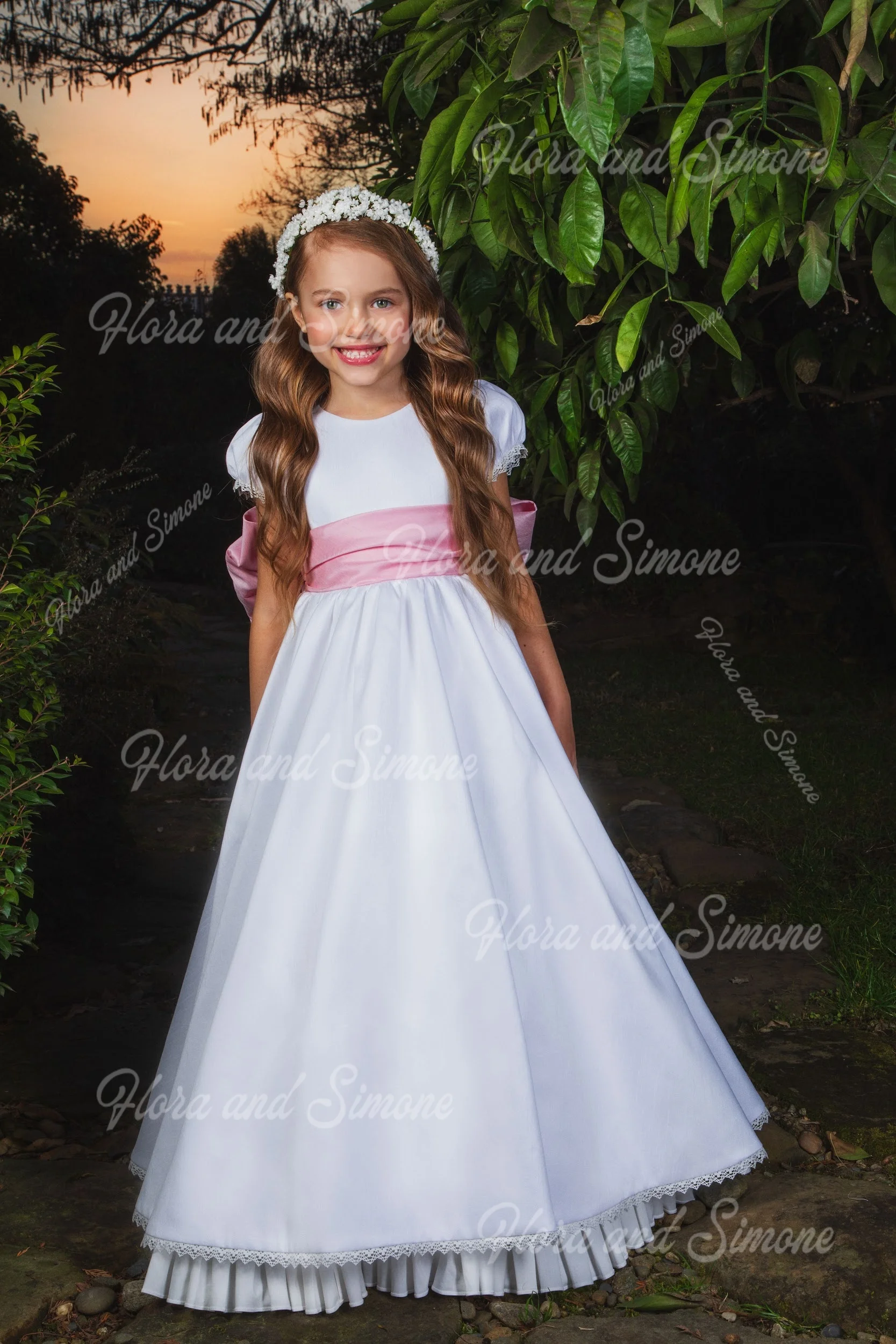 Elegant Short Puff Sleeve Bow A Line Formal Flower Girl Dress Applique Floor Length First Communion Dress Customized