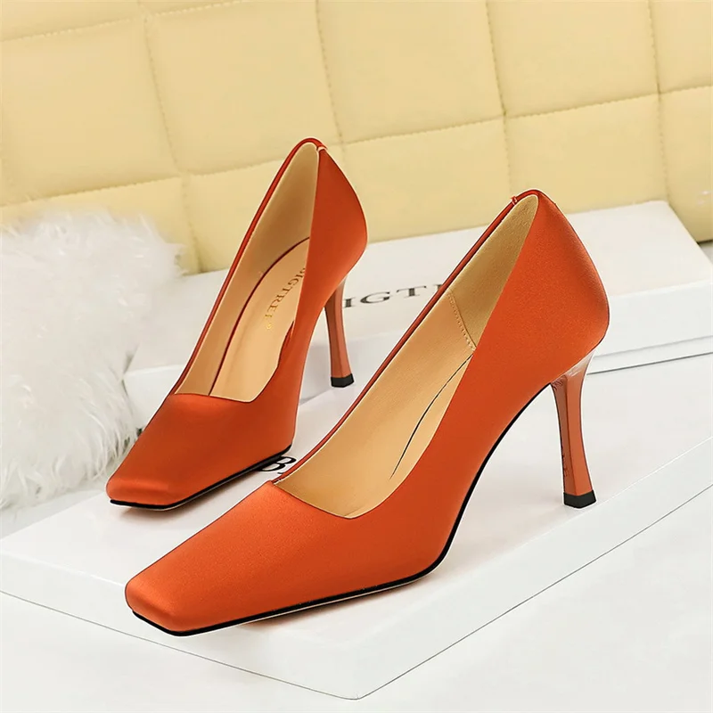 

Women Fashion High Heel Orange Red Pumps Shallow Mouth Square Toe Simplicity Silk Profession Wedding Bridal Single Shoes