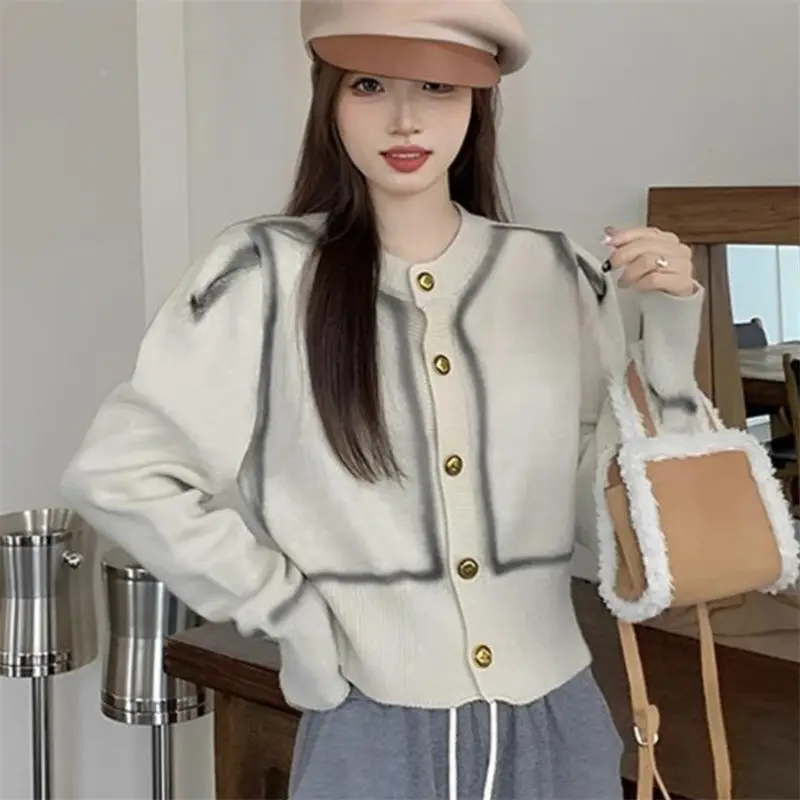 Knitted Sweater Jacket with Round Neck Buckle Design Color Blocked Sweater Cardigan for Outerwear Stylish Short Top