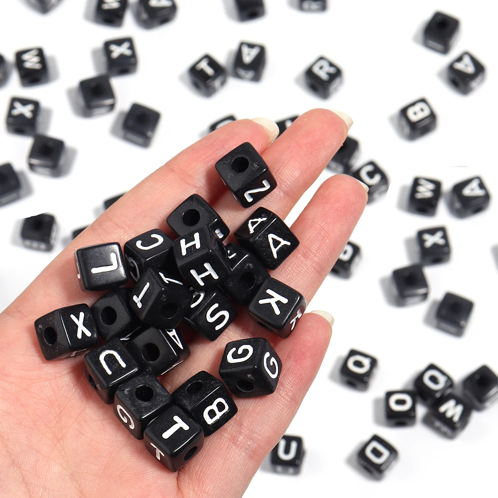 50 stücke 10mm Acryl Buchstaben Perlen Schwarz Quadrat Alphabet Lose Spacer Perlen Für Schmuck Machen DIY Armbänder Halskette Zubehör