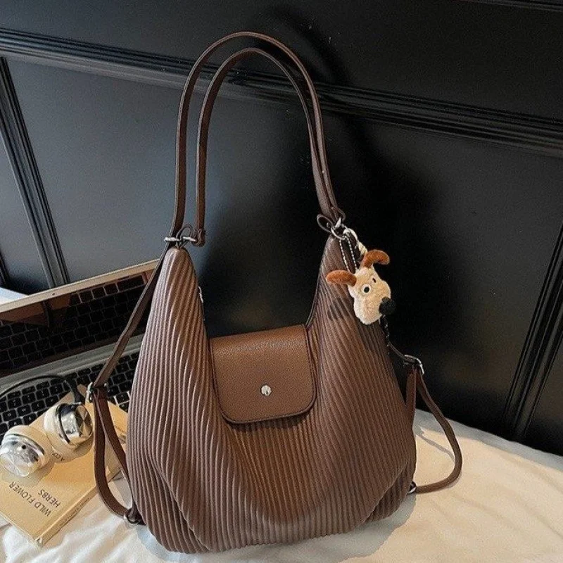 حقيبة يد نسائية مصممة من الجلد الفاخر وحقائب يد كروس أنيقة على الكتف ومحفظة فاخرة وأنيقة