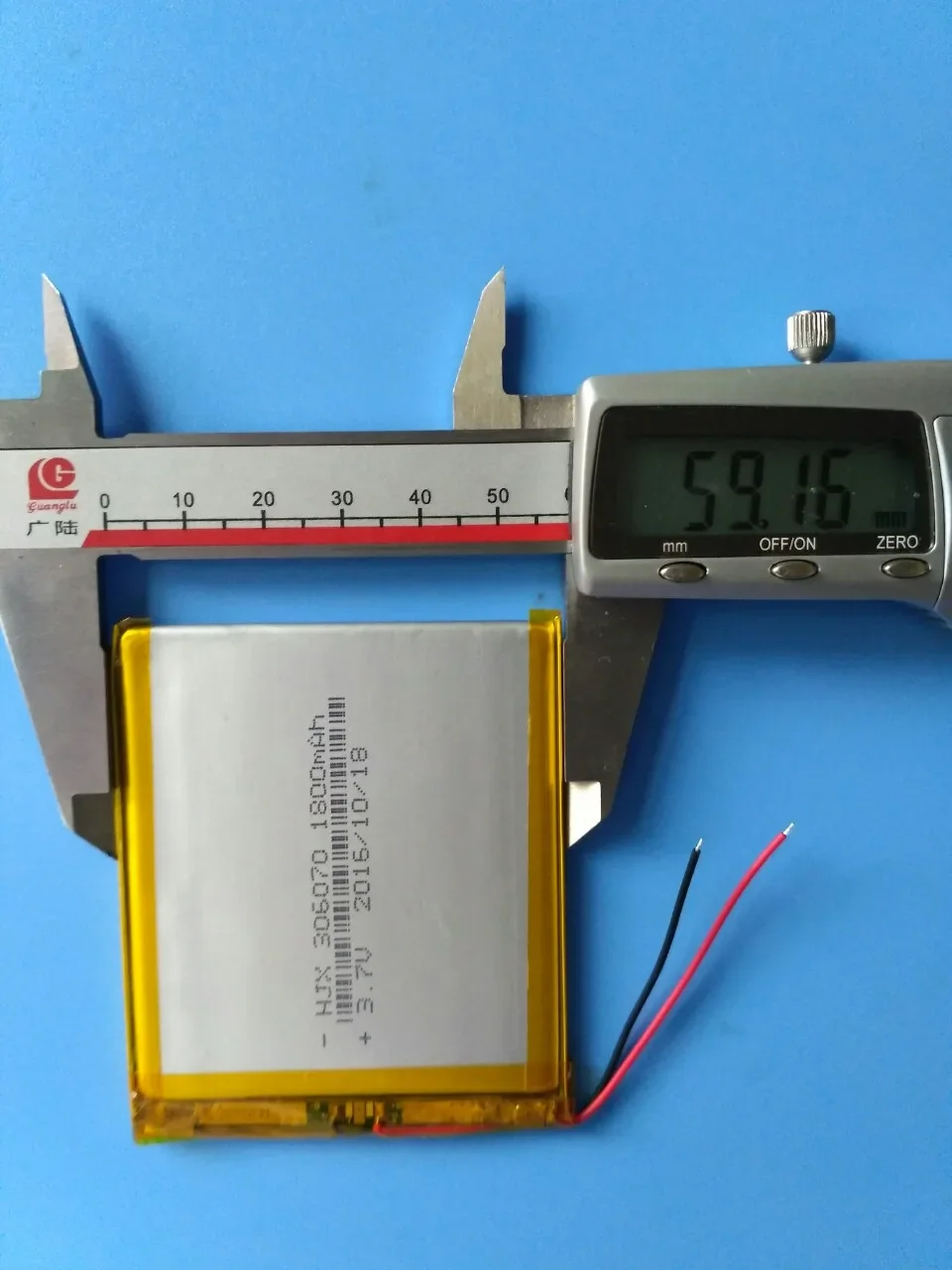 3,7 V polymeer-lithiumbatterij 306070   klein speelgoed GPSMP4MP5 repeater dunne elektriciteit