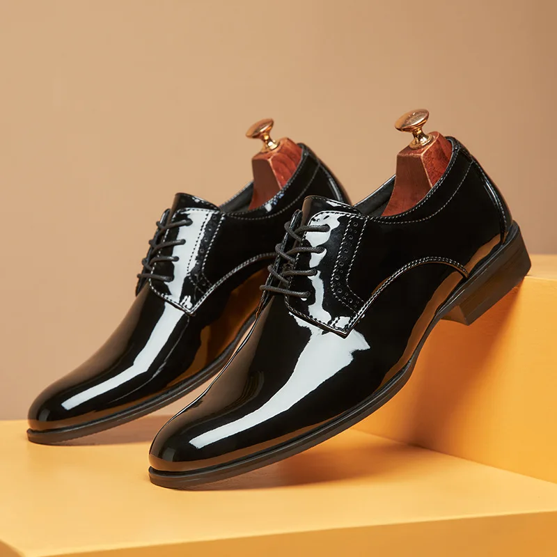 

Men's British glossy pointed-toe leather shoes, carved patent leather business formal shoes, casual lace-up wedding shoes