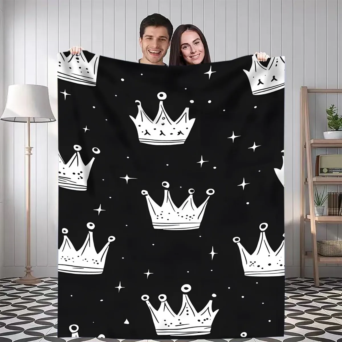 1pc Black crown and star pattern blanket, made of polyester, machine washable, suitable for home, dormitory, and travel.