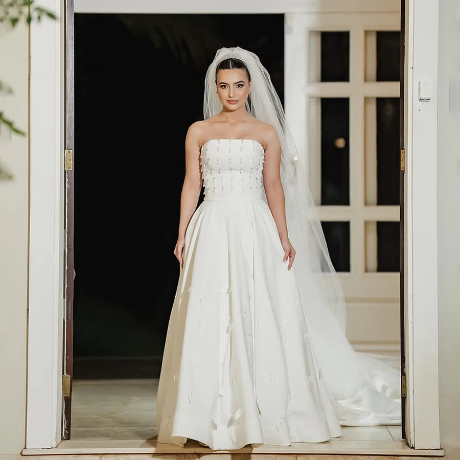 

Customized New Fashion Strapless Top With Beads Sleeveless Satin Wedding Gown A-Line Bride Dress Backless Zipper Wedding Gowns