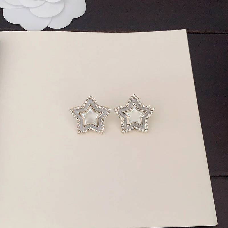 Top European and American designer brand, white pearl pentagram earrings, brooch, luxury set, women\'s top jewelry trend