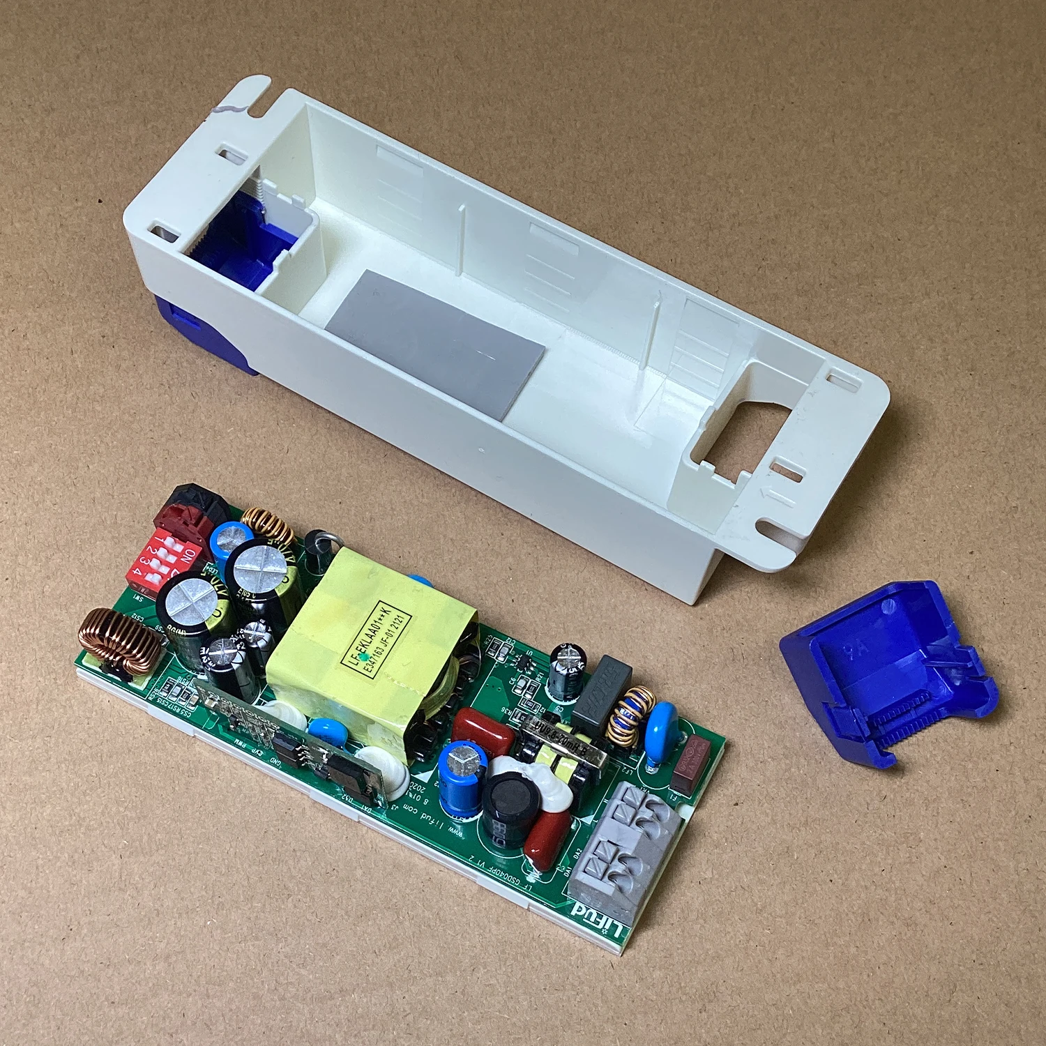 LF-GSD040PF 40 Вт светодиодный драйвер с регулируемой яркостью DALI Светодиодный источник питания 550 мА-1050 мА Трансформатор DALI-2 для постоянных светодиодных фонарей