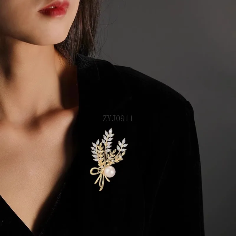 Bros Mutiara Air Tawar Korsase Zirkon Telinga Beras Panen Klasik Aksesori Mantel Ceruk Serbaguna Retro Fashion Mewah Ringan