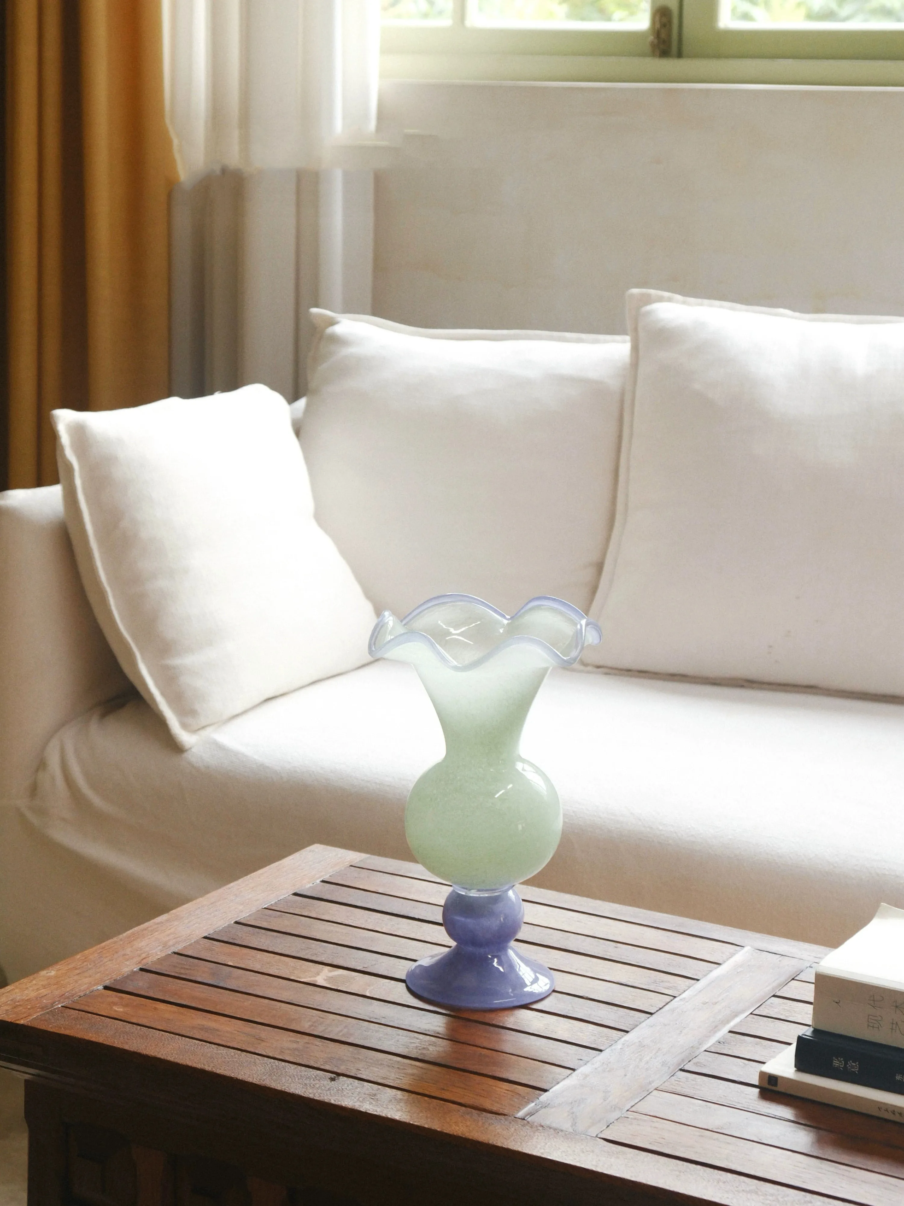 Glass Goblet Shaped Vase Handmade Glazed Vase Decorative Flower Arrangement Vase Living Room Home Artistic Tabletop Ornament