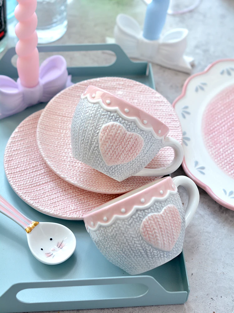 

Lace sweater patterned ceramic coffee cups and plates, cute pink afternoon tea cups and plates, European relief