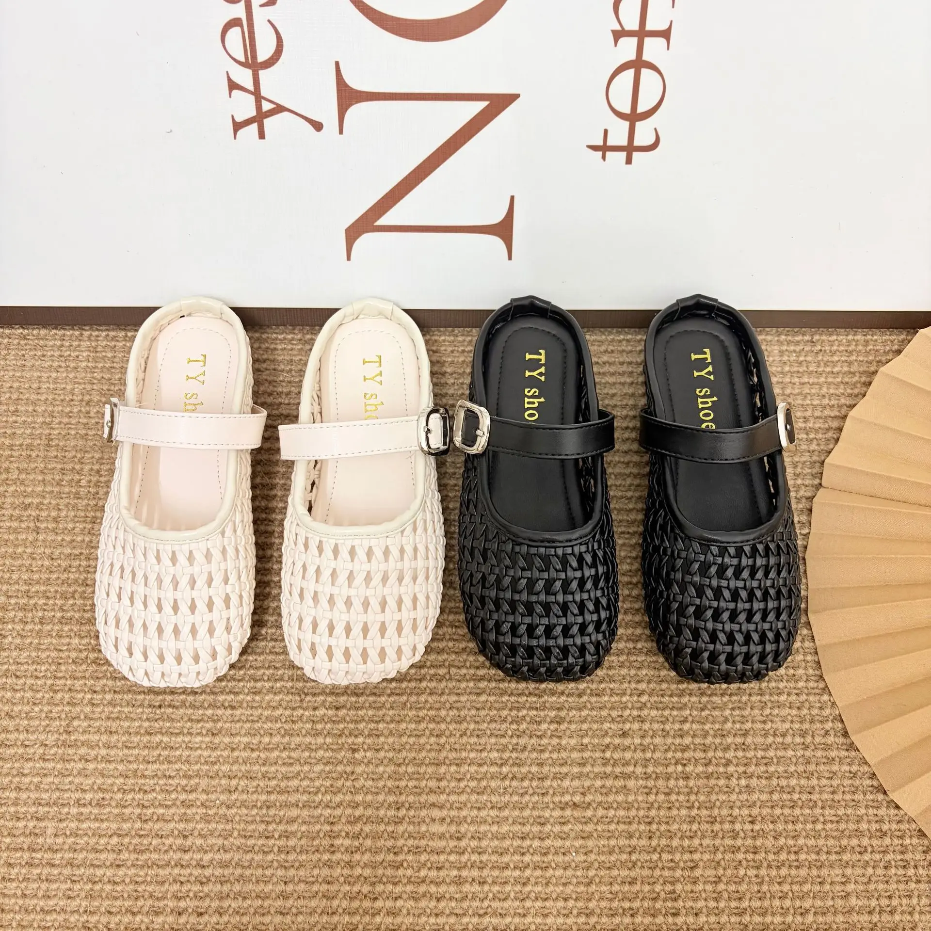 

Kids'Slippers Flat Buckle Fashion Summer Shoes For Children Anti-slip Soft Bottom Home Sandals Black White Size 23-35