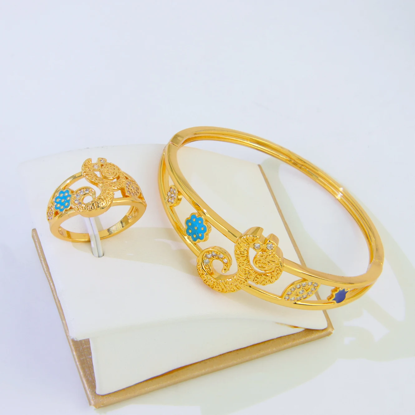 Traditionelles arabisches exotisches Öffnungsarmreif-Set, 21 Karat vergoldet, Naher Osten, klassisches Armband, Ring, Algerien, Damen-Hochzeitsschmuck – Detail 9
