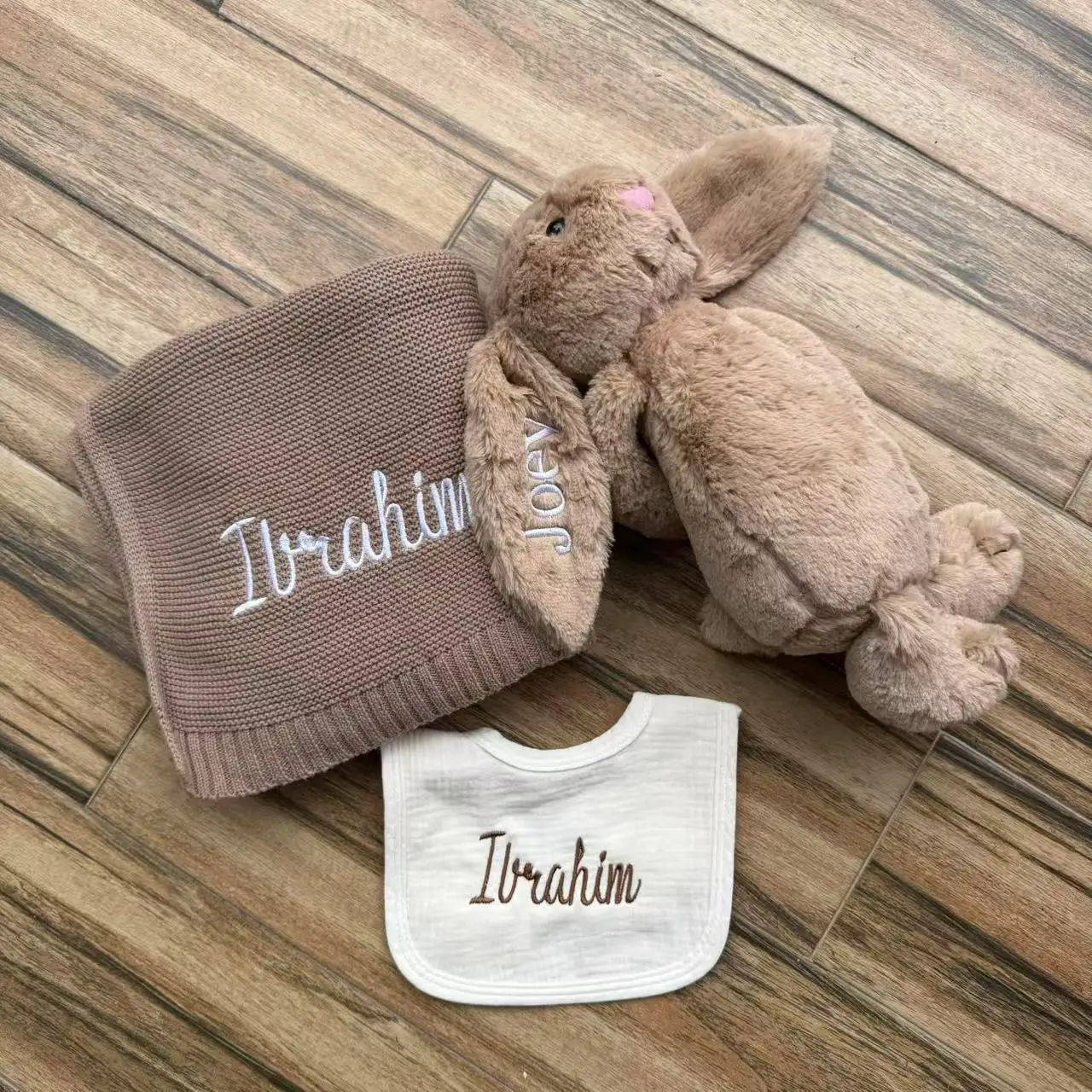 

Personalized Embroidered Cotton Knitted Blanket, Baby Shower Breathable Blanket, Name Customized bib, Doll, Newborn Gift Set