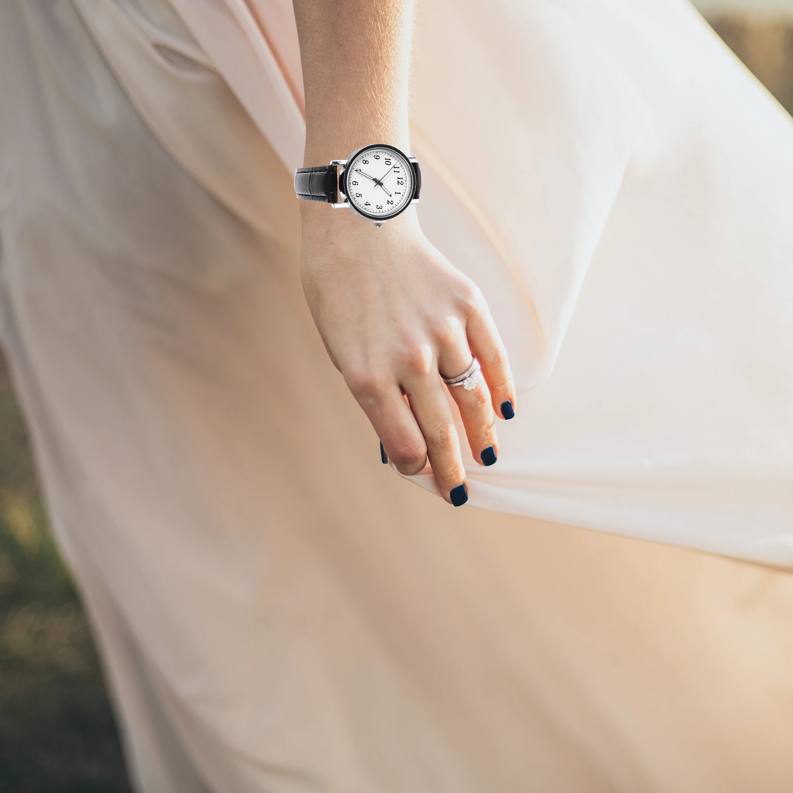 

Elegant Female Quartz Watch Fine Workmanship Wear-Resistant Adjustable Comfortable Strap Ladies Watch Gift Perfect for Meeting