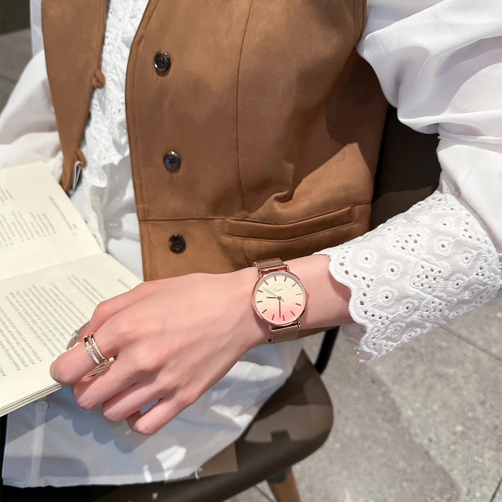 

New Elegant Women'S Watch With Gradient ColorsFresh And Simple Design Understated Luxury And Elegance, A Perfect Gift For Women.