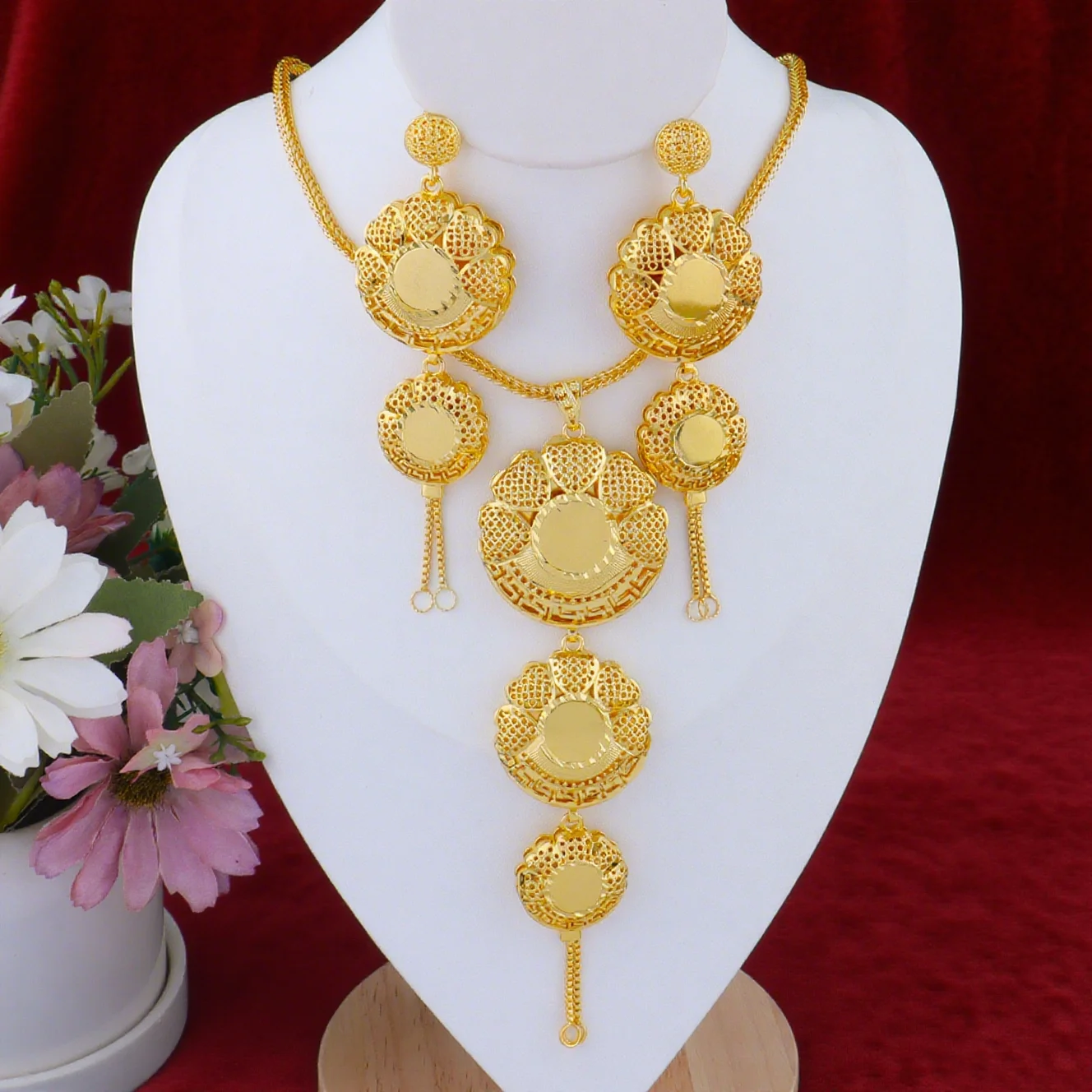 Luxury Necklace Earrings Set Jewelry Accessories for Women Romantic Gold Color Jewelry Gift for Daily Gathering Travel Outfit