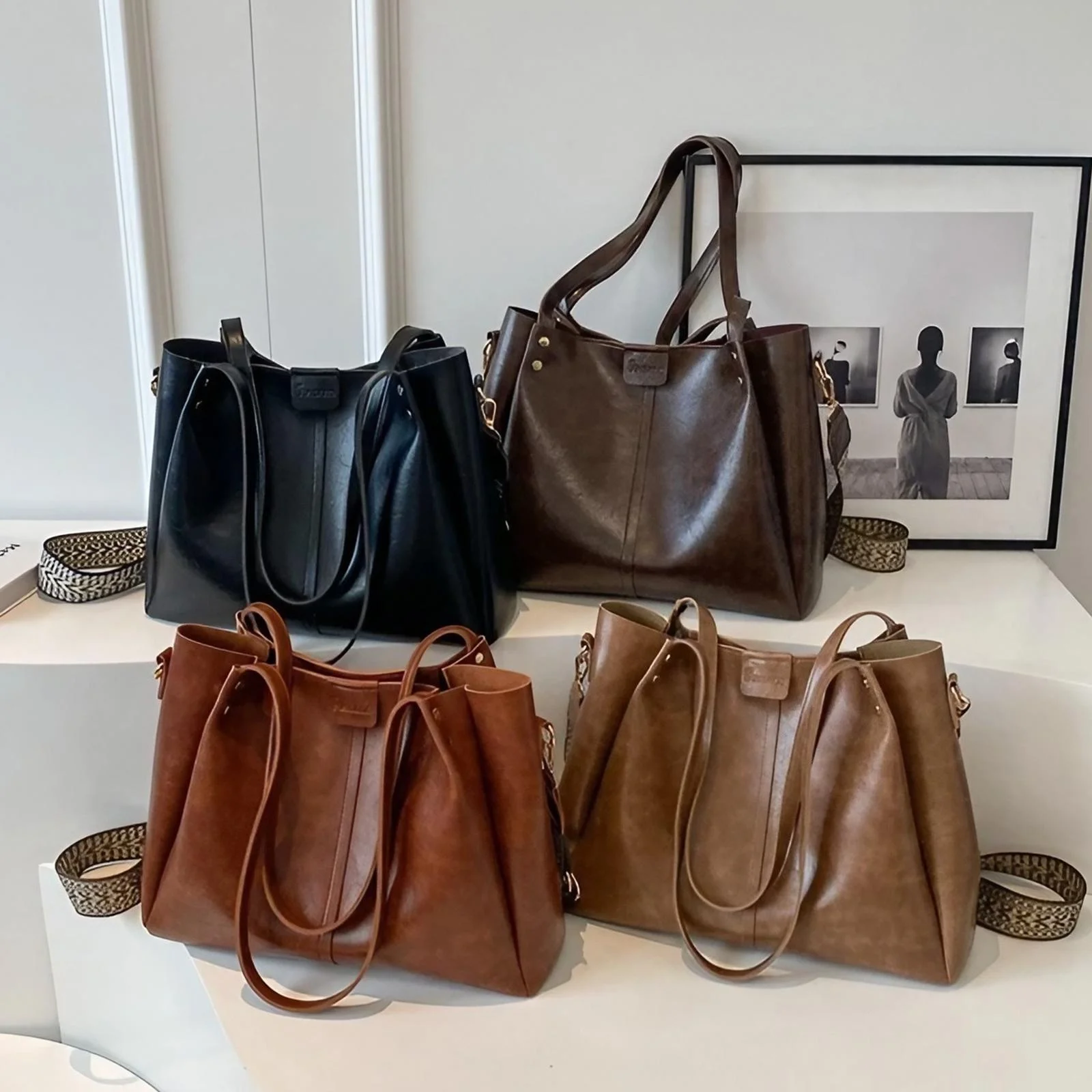 Large Capacity PU Leather Shoulder Bag Multi Compartments Lightweight Waterproof Wear Resistant For Wallet Phone Cosmetics