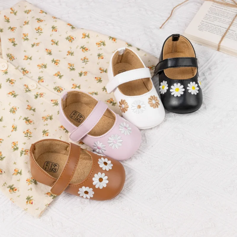 Baby Girl Shoes Sweet Flower Embroidered Leather Shoes Classic Design Flat Princesss Shoes Newborn Baby Christening 100 Day Wear