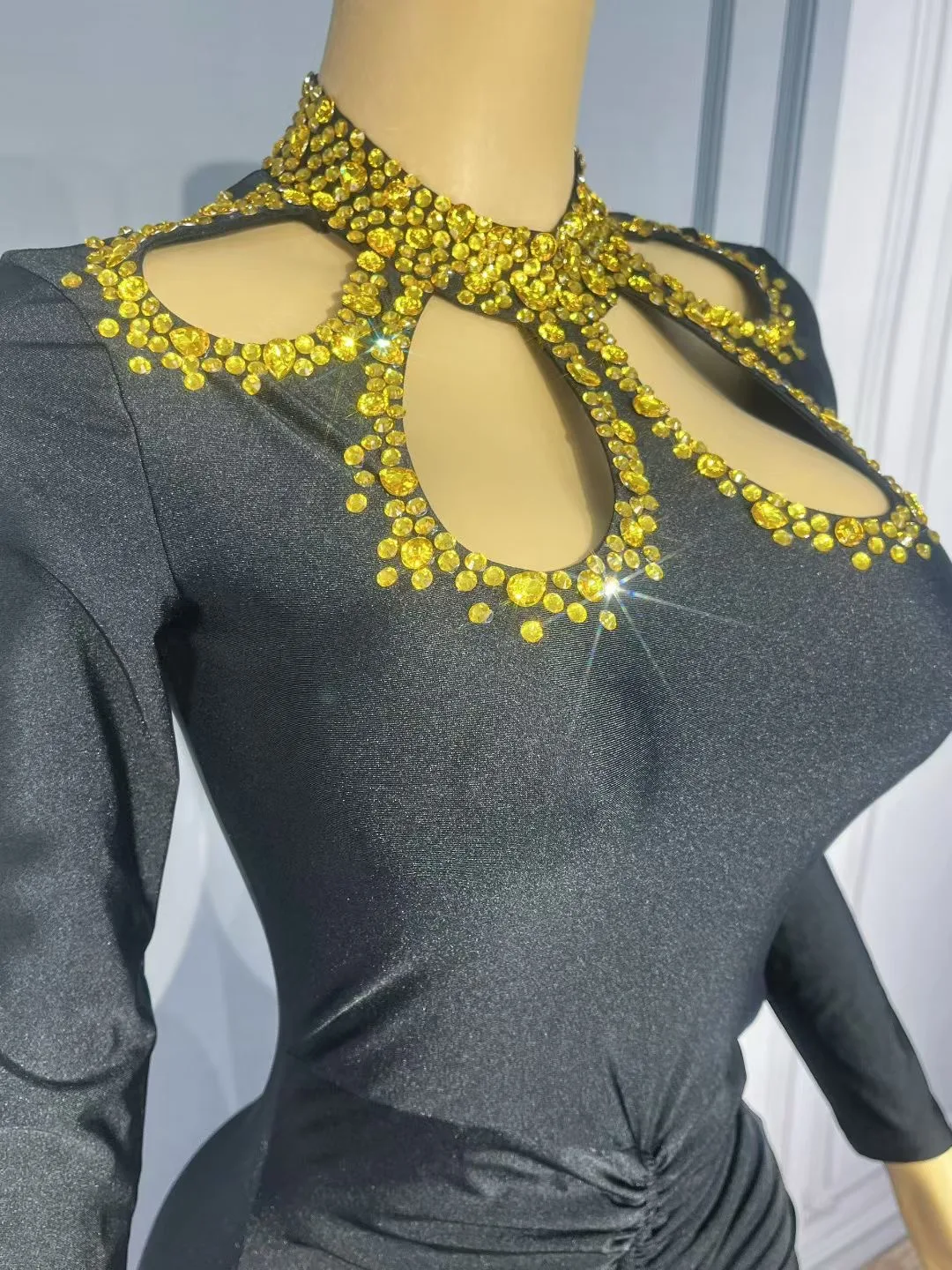 Women Luxury Black Cut Out Gold Diamonds Collar Pleated Maxi Long Elegant Celebrity Evening Party Dress For 50-60 Years Ladies