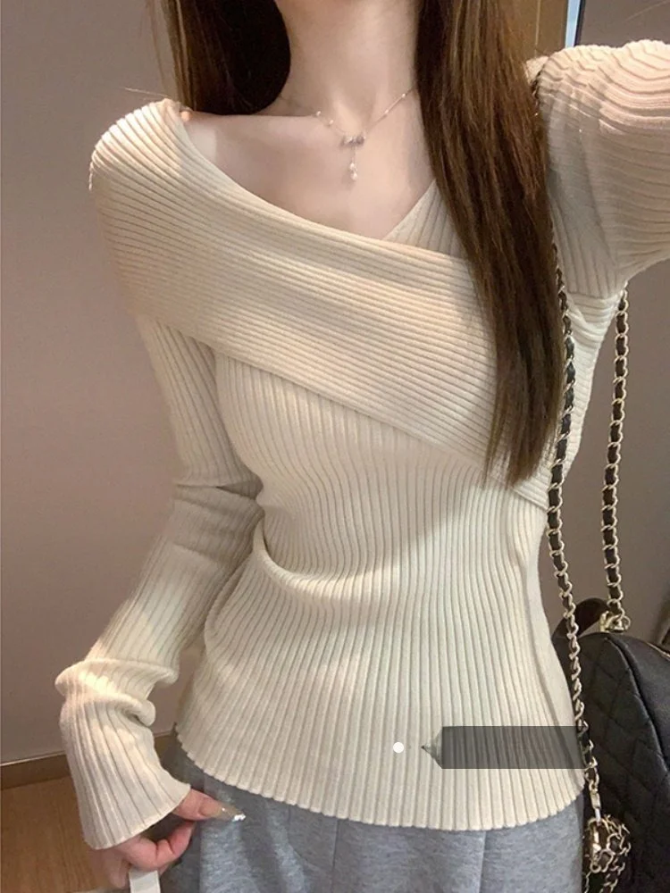 

Women's Slim Fit Long Sve V-Ne Knitted Sweater Cross Design Spring Base irt Inner Wear Comfortable Medium Thin