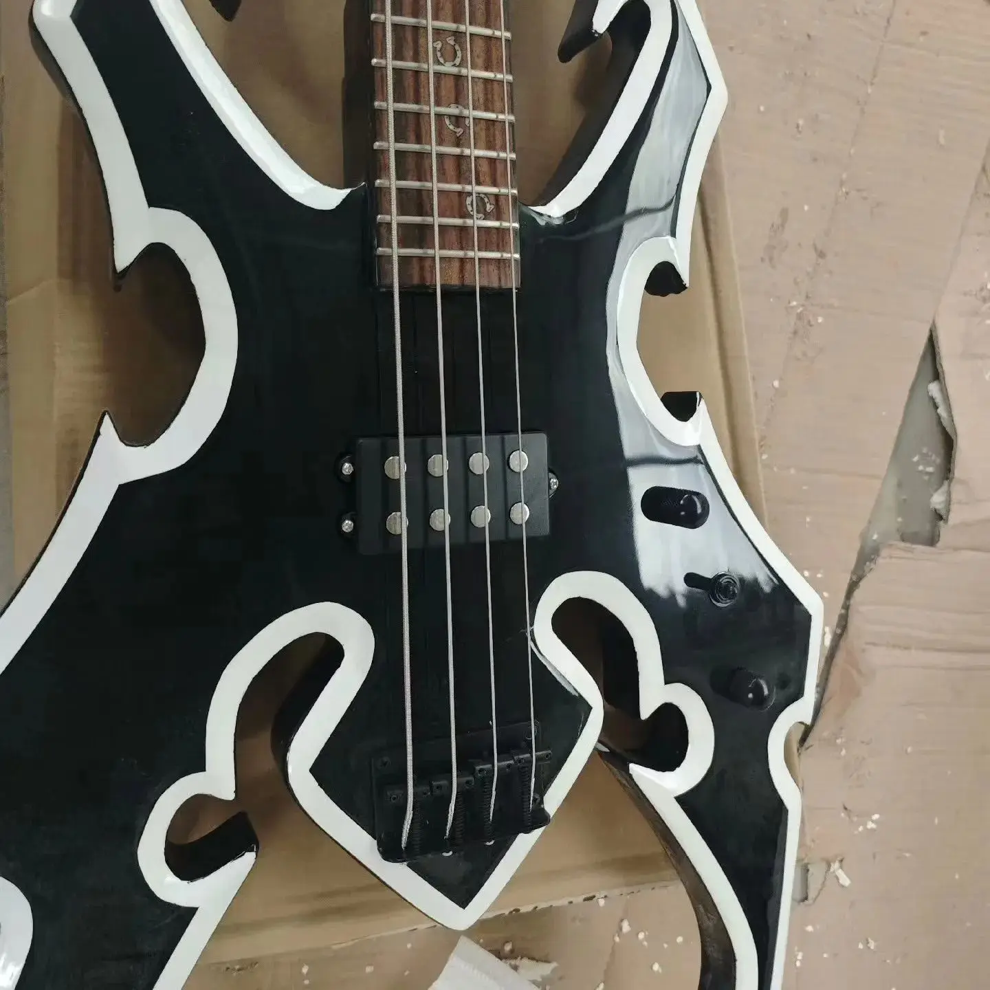 High Quality 4 Strings Arachnid Ultra Rob Cohen Black Electric Bass Guitar Special Solid Body Rosewood Fingerboard White Bevels