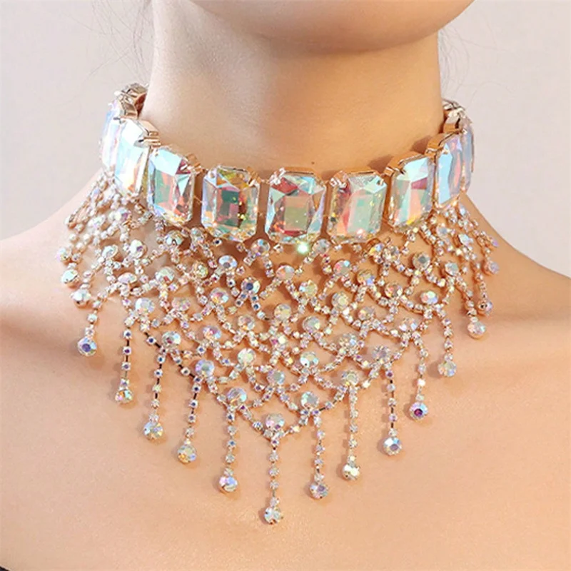 

Necklace is versatile for women with a high-end feel that does not fade a light luxury design It is suitable for women's jewelry