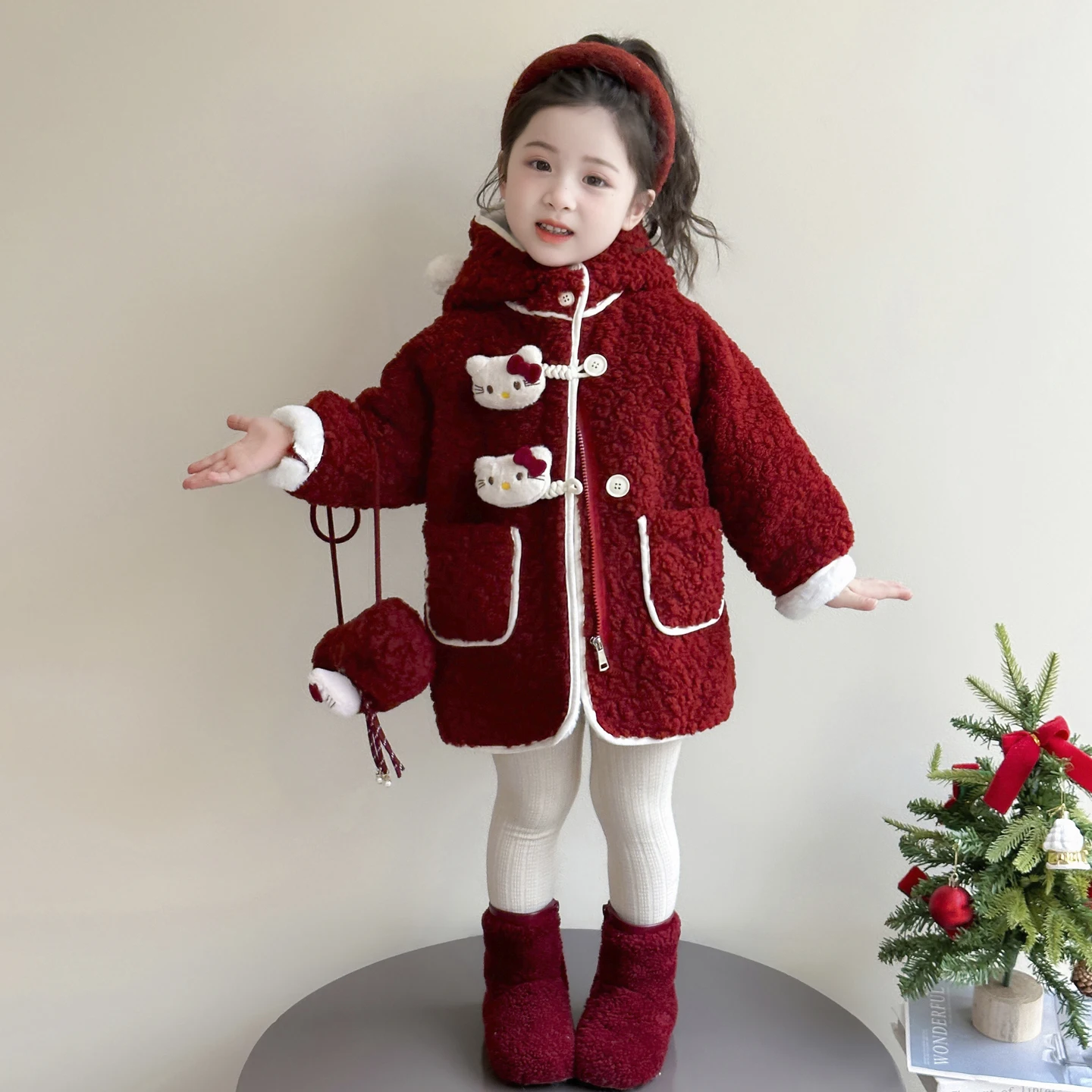 

Зимняя толстая куртка с капюшоном для девочек, теплое пальто на молнии в корейском стиле с героями мультфильмов, новинка 2025 года, детское красное флисовое пальто с длинными рукавами