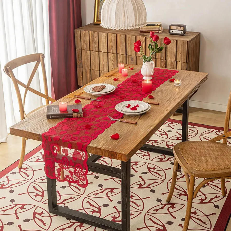 Classic Red Heart-Themed Valentine\'s Day Decorative Tablecloth, Polyester Woven Table Runner Suitable for Family Gatherings and Couples\' Dates.