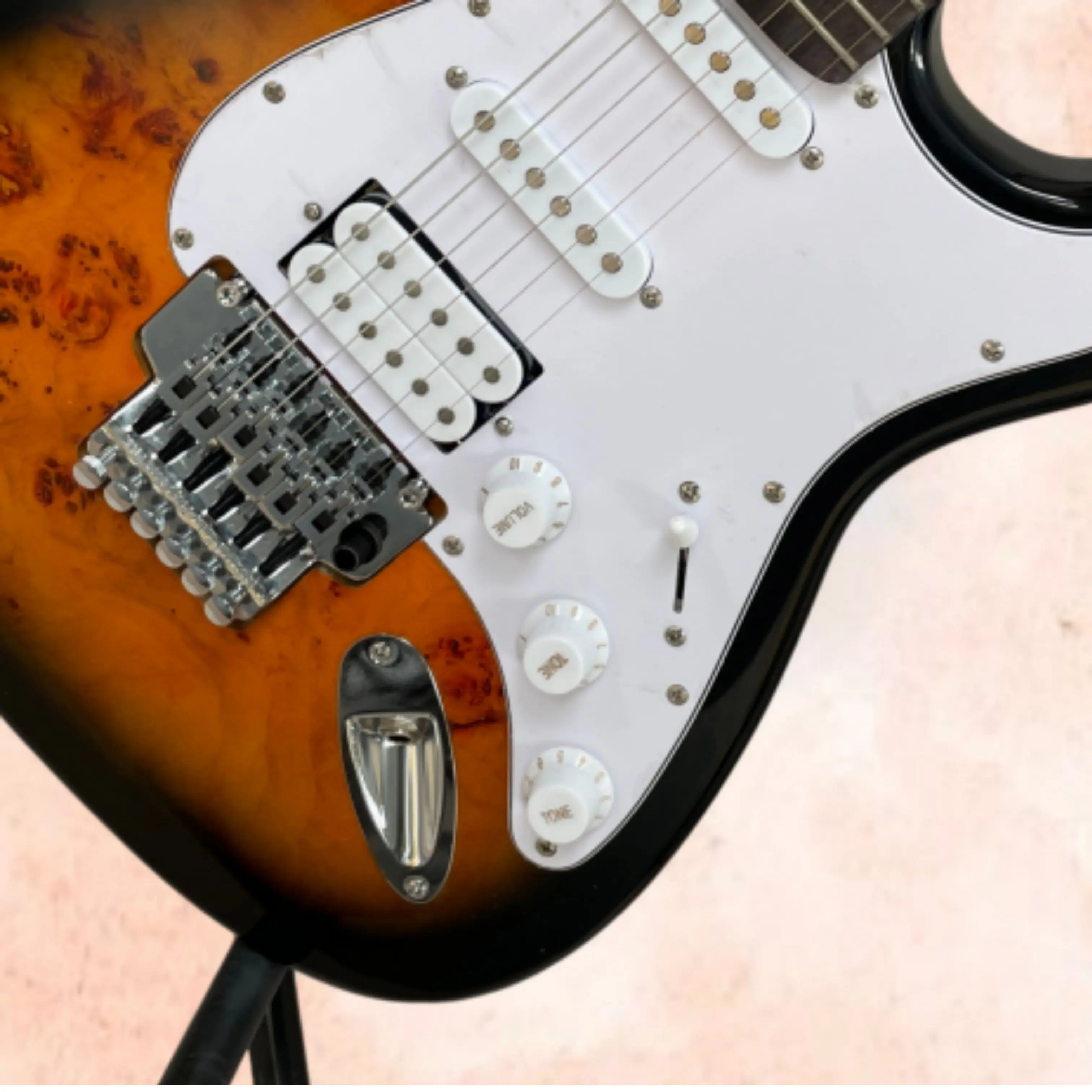 New 6‑String Electric Guitar,HSS Pickups,White Pickguard Vibrato System Guitars,Vintage Warm Tone  Playing & Collecting Guitarr