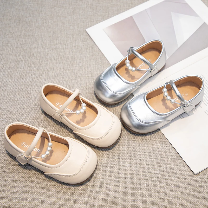 

2025 кожаные туфли для маленьких девочек, мягкие детские туфли Мэри Джейн с бисером, шикарные милые простые детские туфли принцессы на плоской подошве для свадьбы
