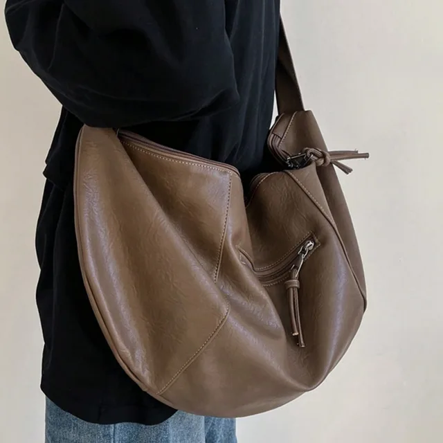 Stylish Dumpling Shaped PU Crossbody Bag for Men, Suitable for Casual Outings and Large Capacity Needs 5 Stylish Dumpling Shaped PU Crossbody Bag for Men, Suitable for Casual Outings and Large Capacity Needs – view 5